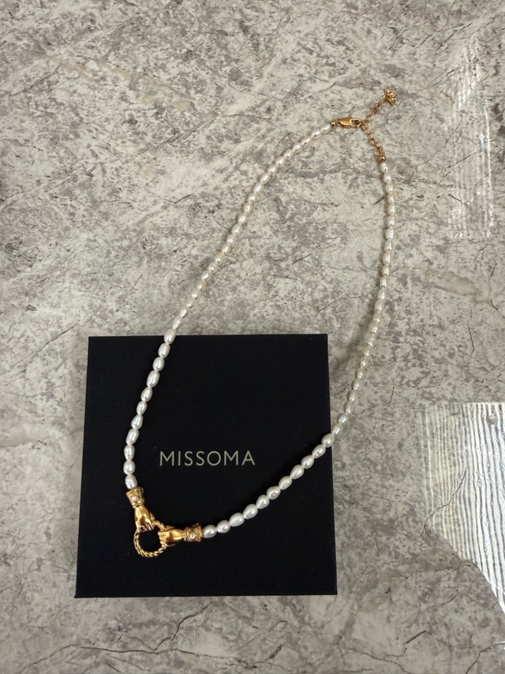 Missoma Harris Reed in good hands pearl Pendant